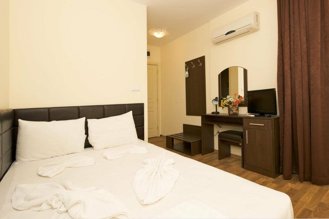 Hotel Golden Ina Pantai Sunny Luaran gambar